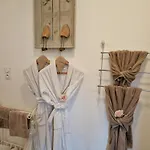 招待所 Au Clair De Jacuzzi Et Jardin Privatifs Pour La Romance 4*