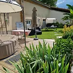 Au Clair De Jacuzzi Et Jardin Privatifs Pour La Romance 招待所