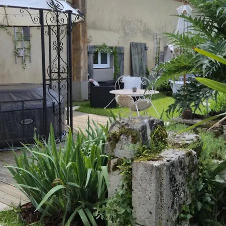 Au Clair De - Calme- Jardin Privatif Avec Jacuzzi Romance -vue Panoramique - Independantes